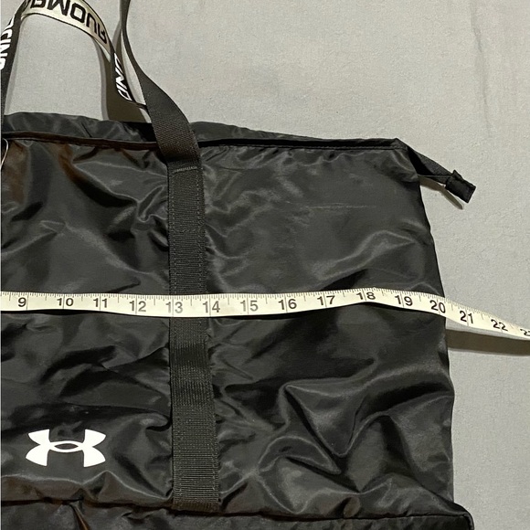 NWT! Under Armour Duffle Bag Black and White PERFECT for gym or over night trips - Picture 5 of 13